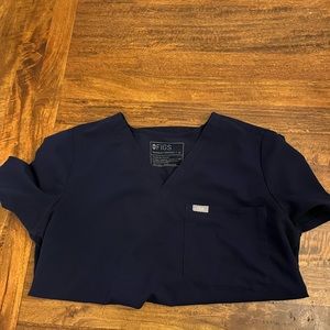 Figs Catarina one pocket scrub top. Navy.